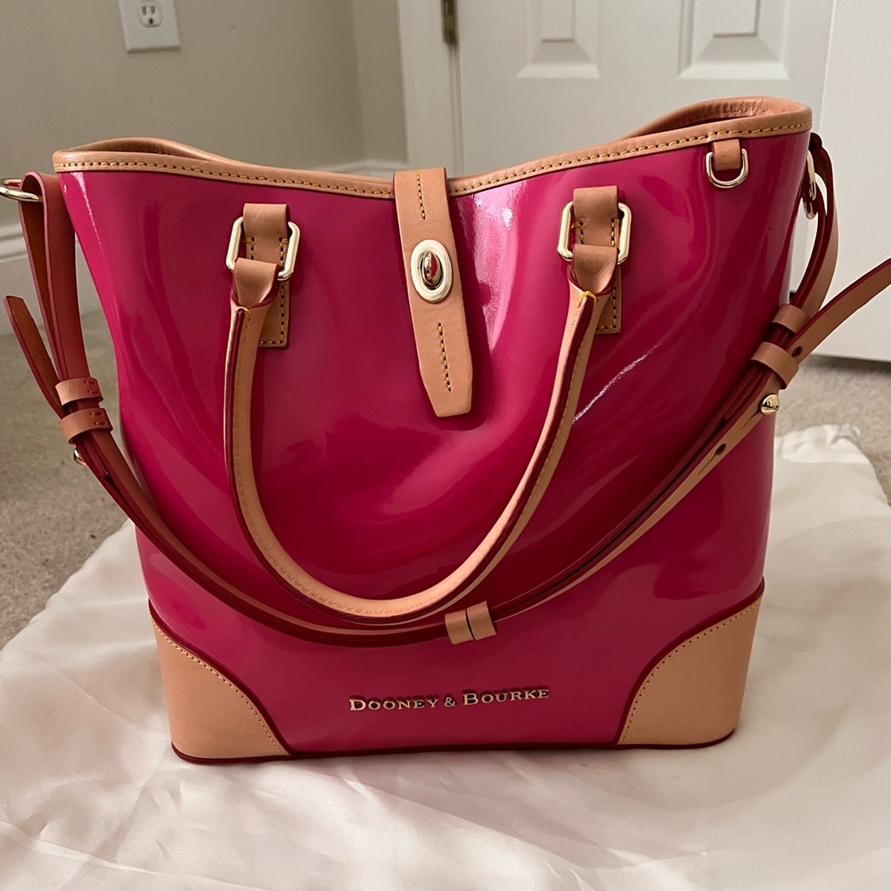 New without tags Dooney & Bourke pink hobo